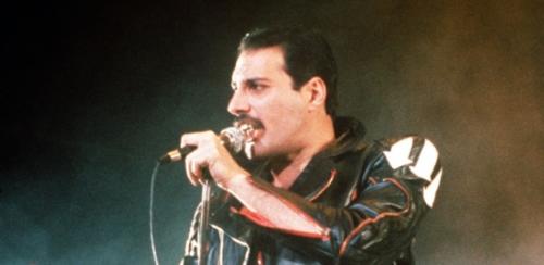 O cantor Freddie Mercury, vocalista do Queen, morto em 1991